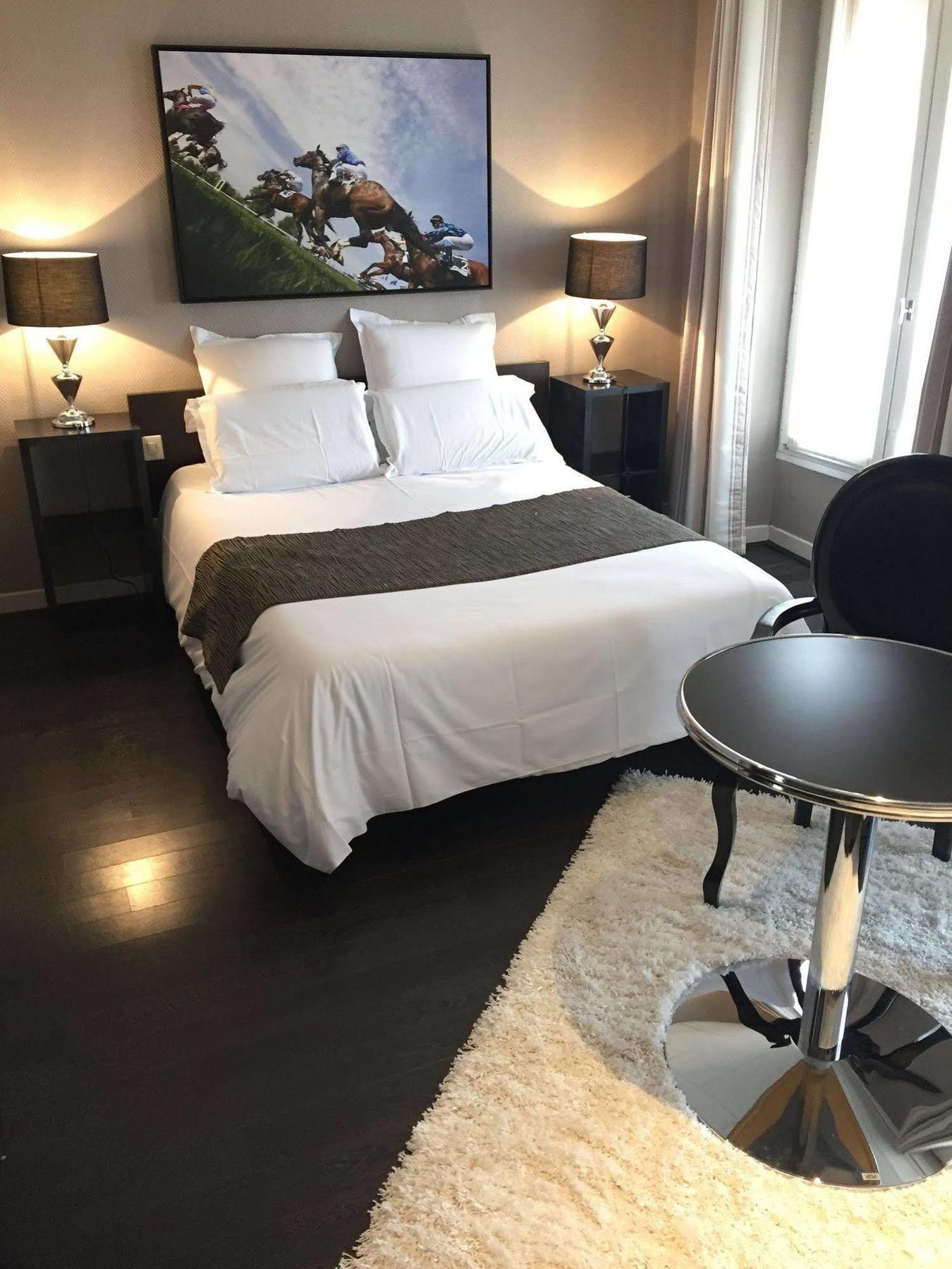 Hotel L'Avenue Chantilly Esterno foto